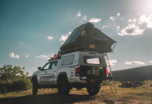 Load image into Gallery viewer, Sabre Hard Shell Roof Top Tent