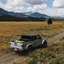 Load image into Gallery viewer, Minuteman 80 - D-co Case with integrated lock - tan with black latches